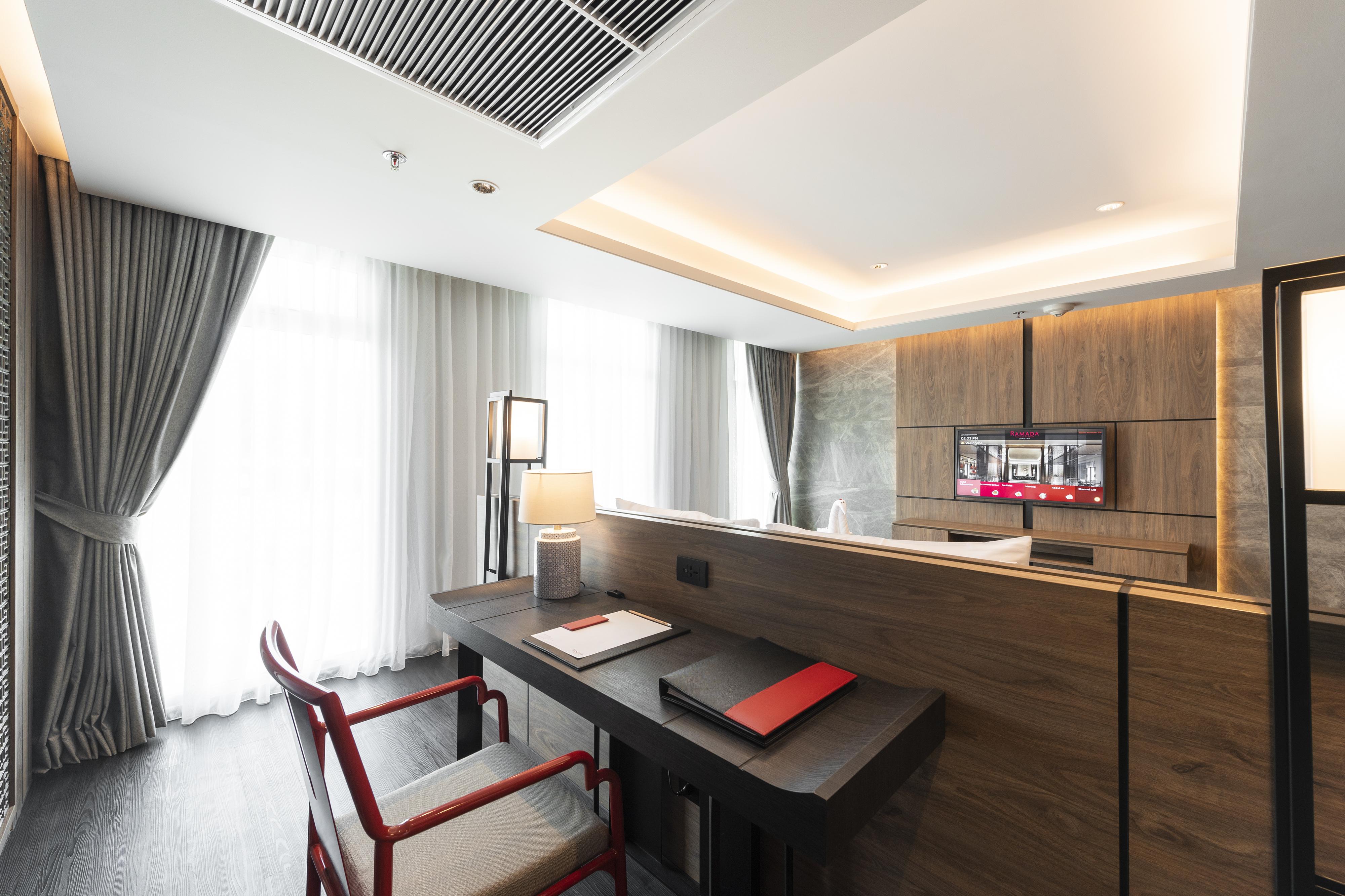 فندق رمادا بلازا باي ويندهام تشاو فاه فوكيت Phuket المظهر الخارجي الصورة A room at the hotel