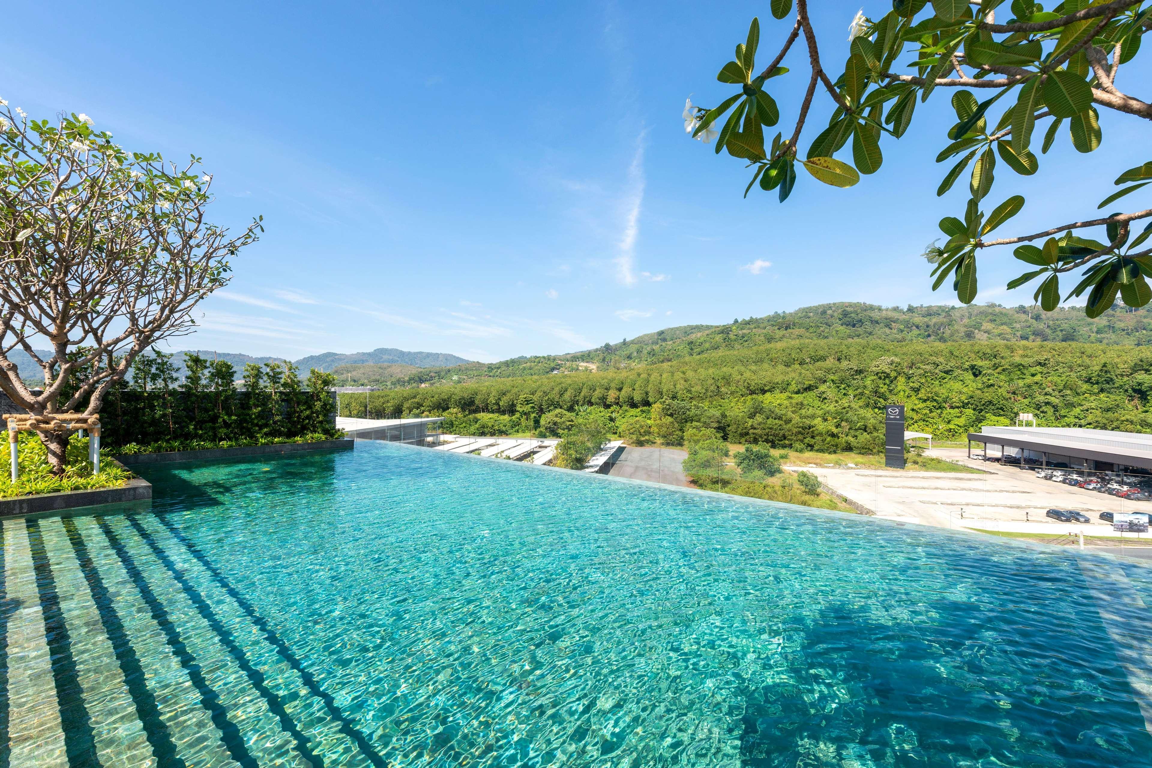 فندق رمادا بلازا باي ويندهام تشاو فاه فوكيت Phuket المظهر الخارجي الصورة The pool at the resort