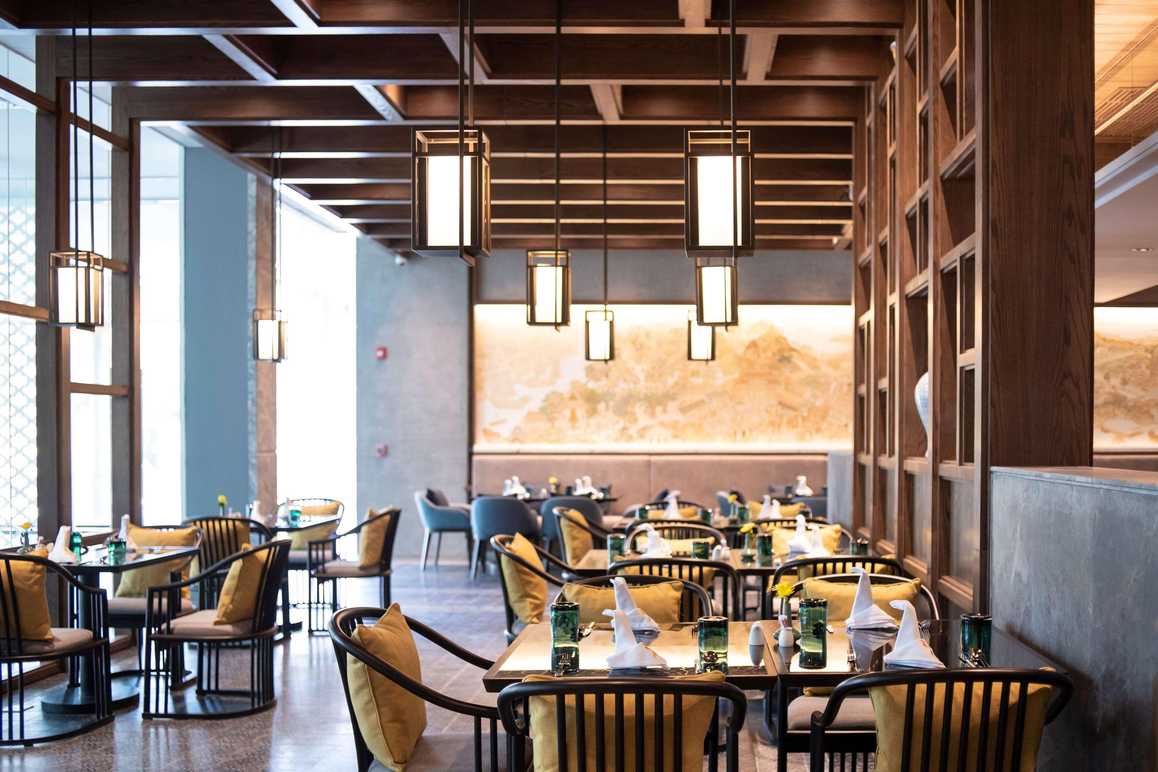 فندق رمادا بلازا باي ويندهام تشاو فاه فوكيت Phuket المظهر الخارجي الصورة The interior of the restaurant