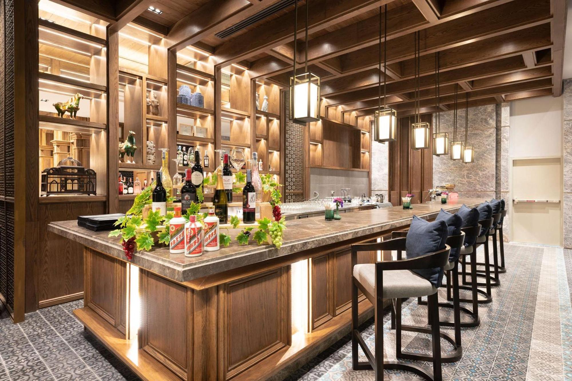 فندق رمادا بلازا باي ويندهام تشاو فاه فوكيت Phuket المظهر الخارجي الصورة The bar at the 360° Lounge